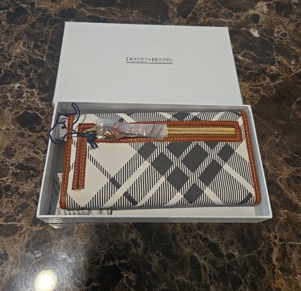 Dooney & Bourke classic dooney